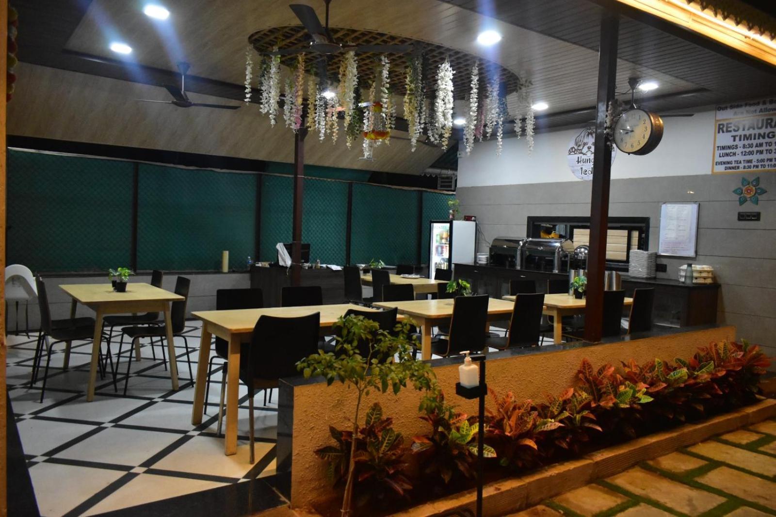 Coastal Bay Inn Alibag Bagian luar foto