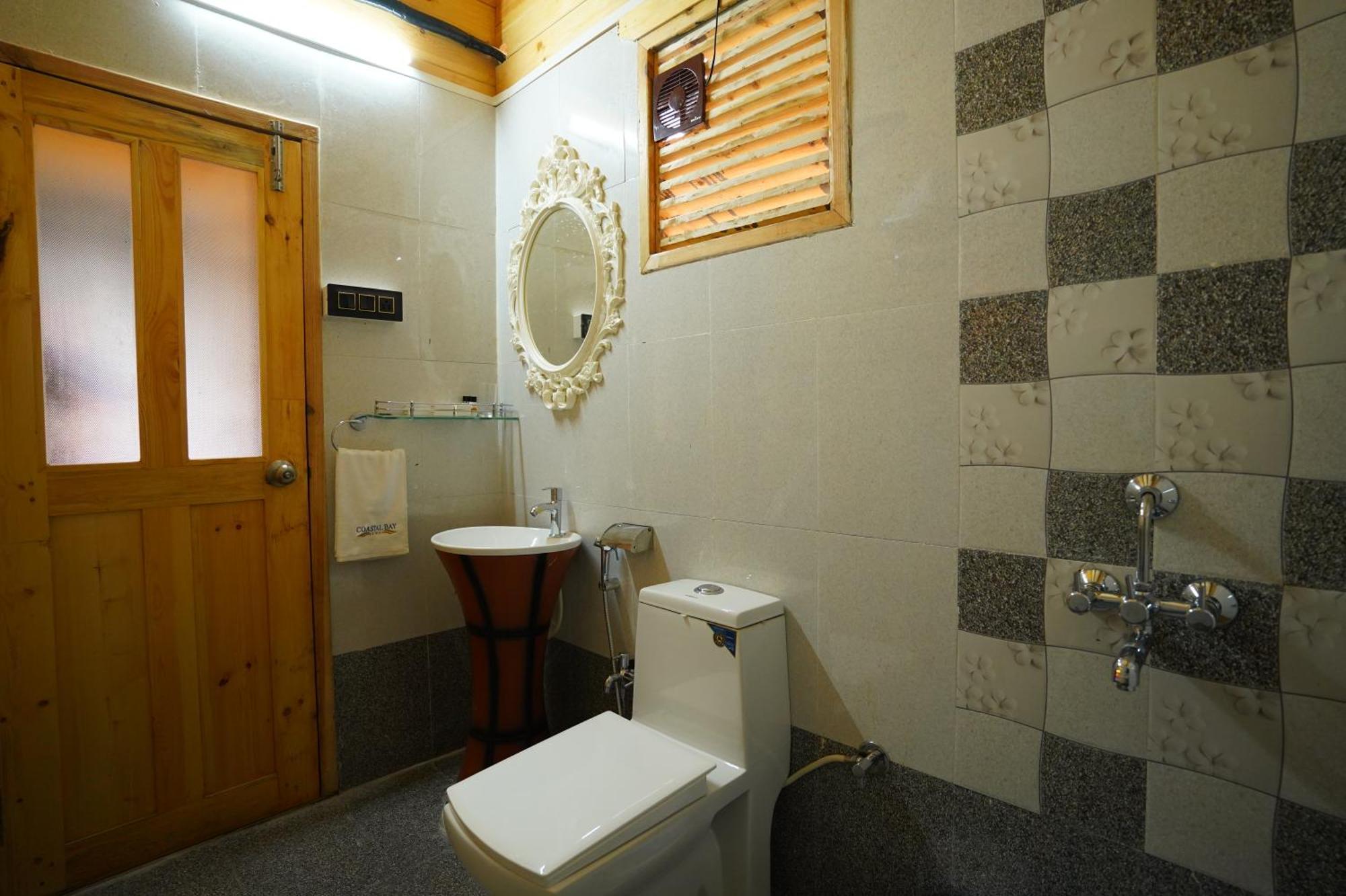 Coastal Bay Inn Alibag Bagian luar foto