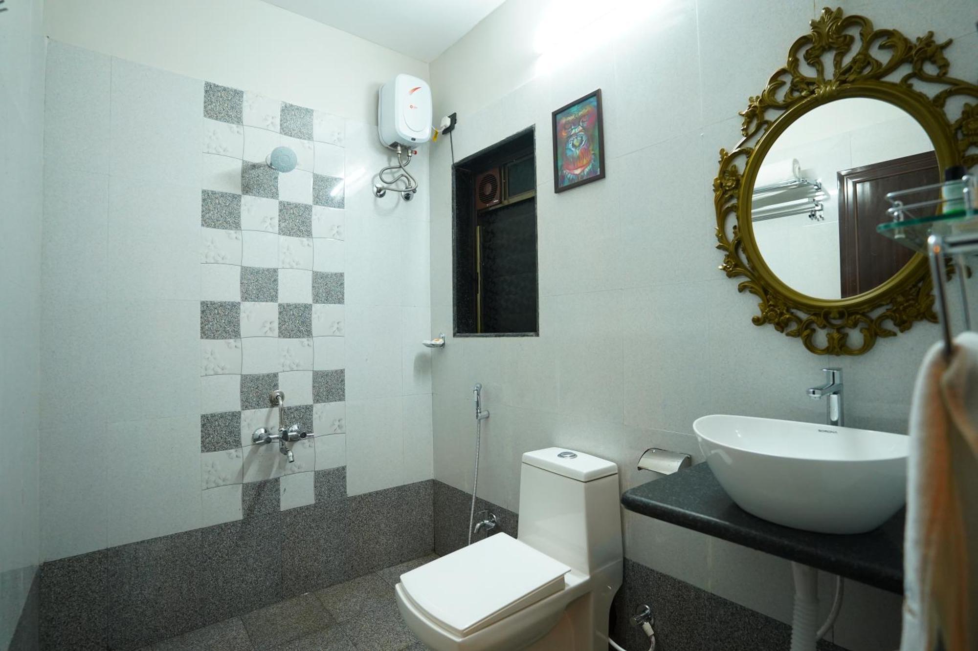 Coastal Bay Inn Alibag Bagian luar foto