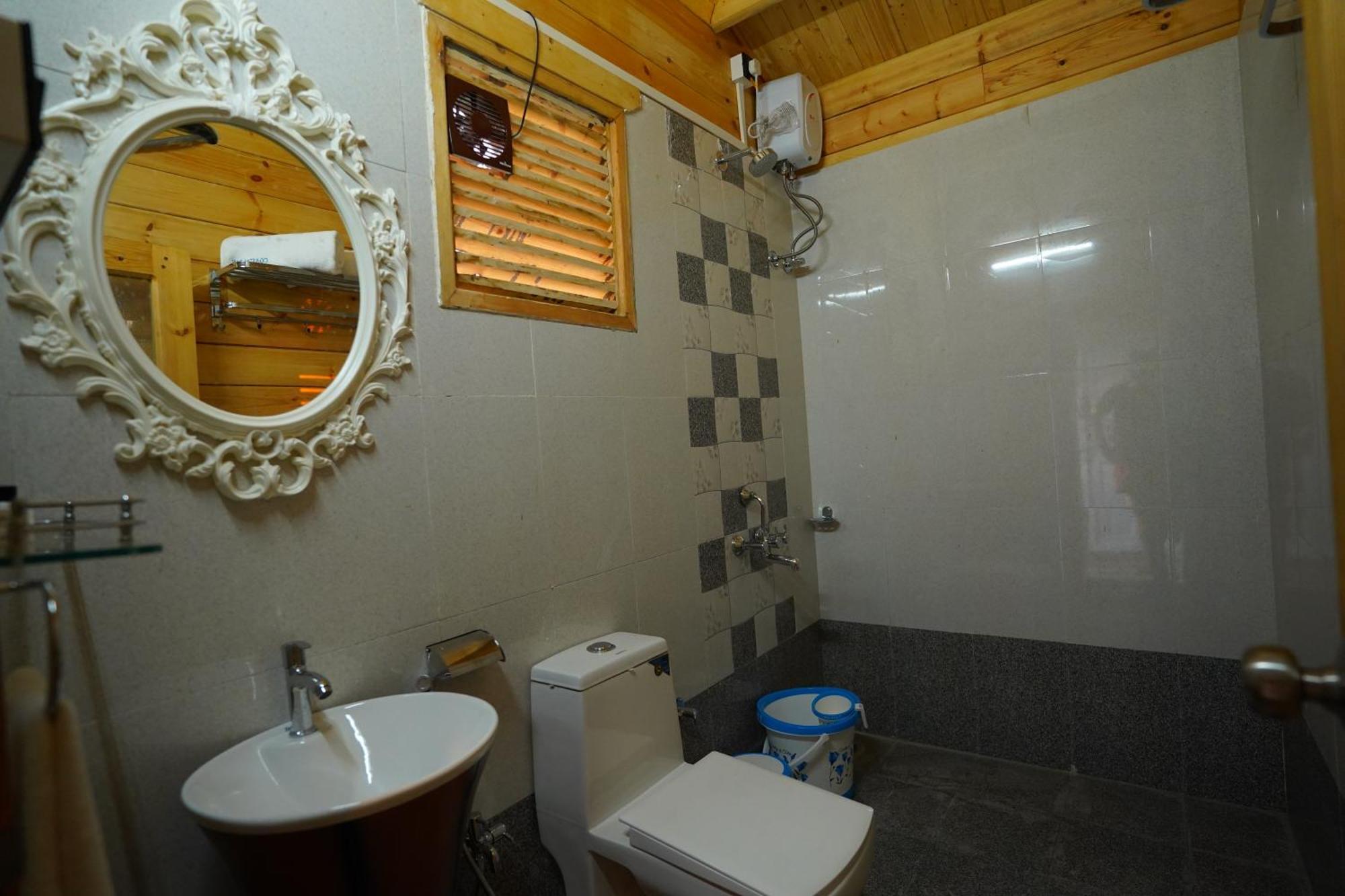 Coastal Bay Inn Alibag Bagian luar foto