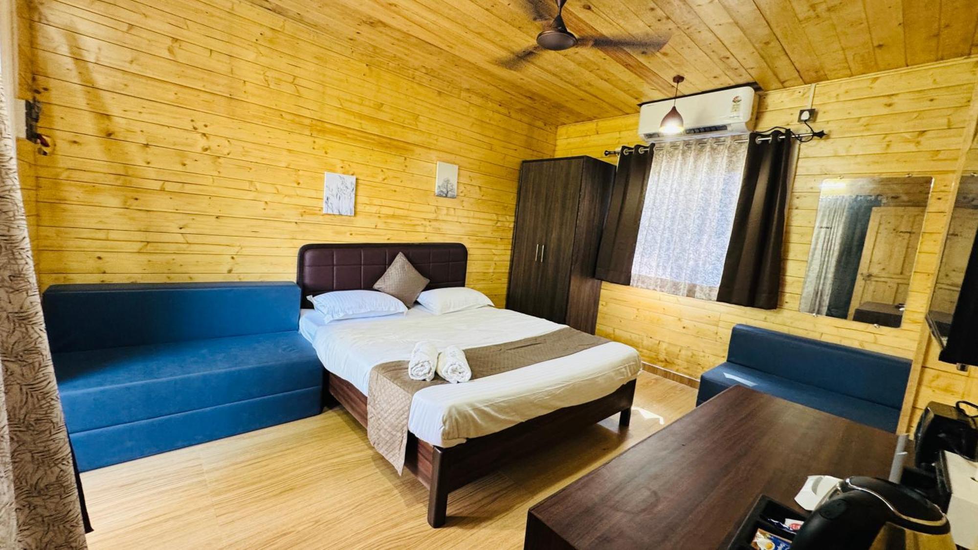 Coastal Bay Inn Alibag Bagian luar foto