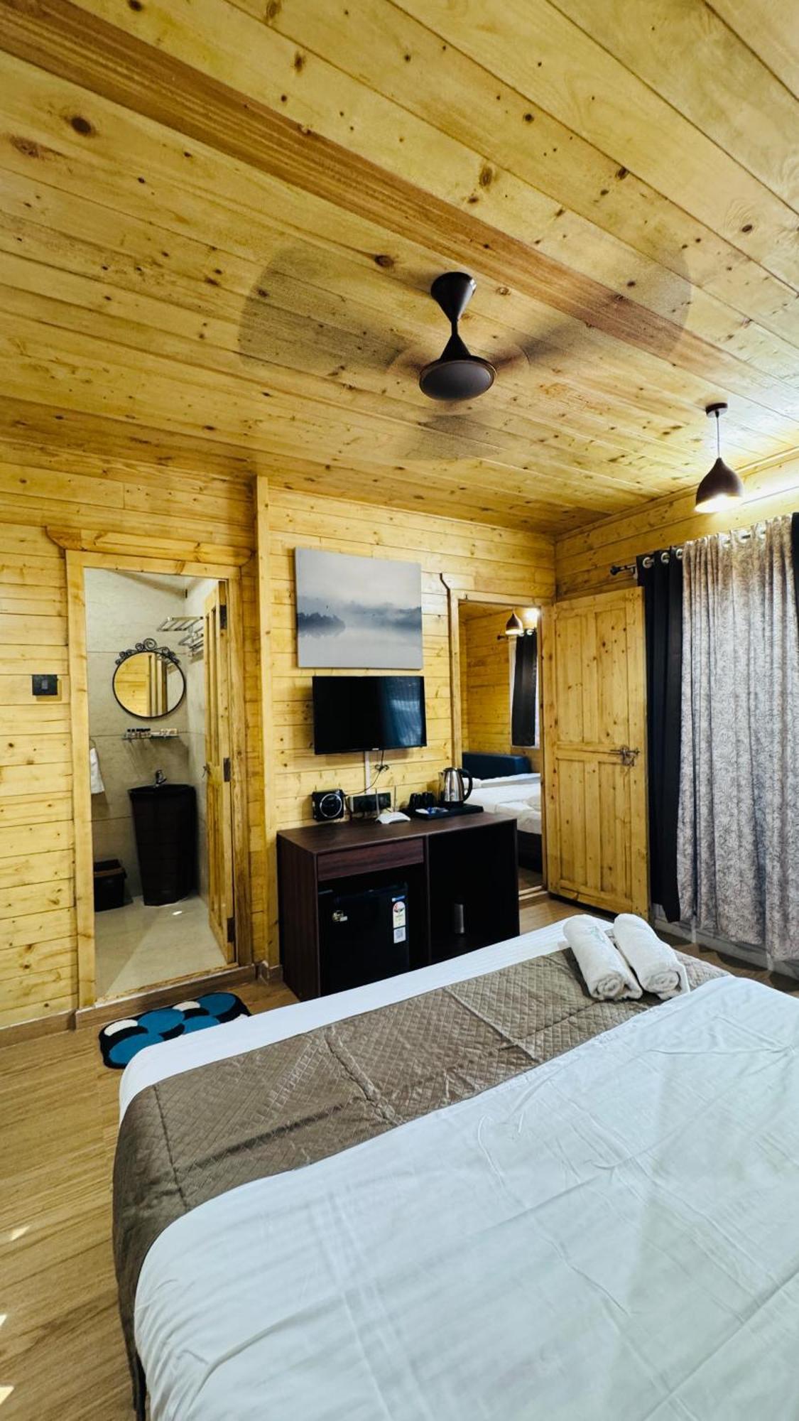 Coastal Bay Inn Alibag Bagian luar foto
