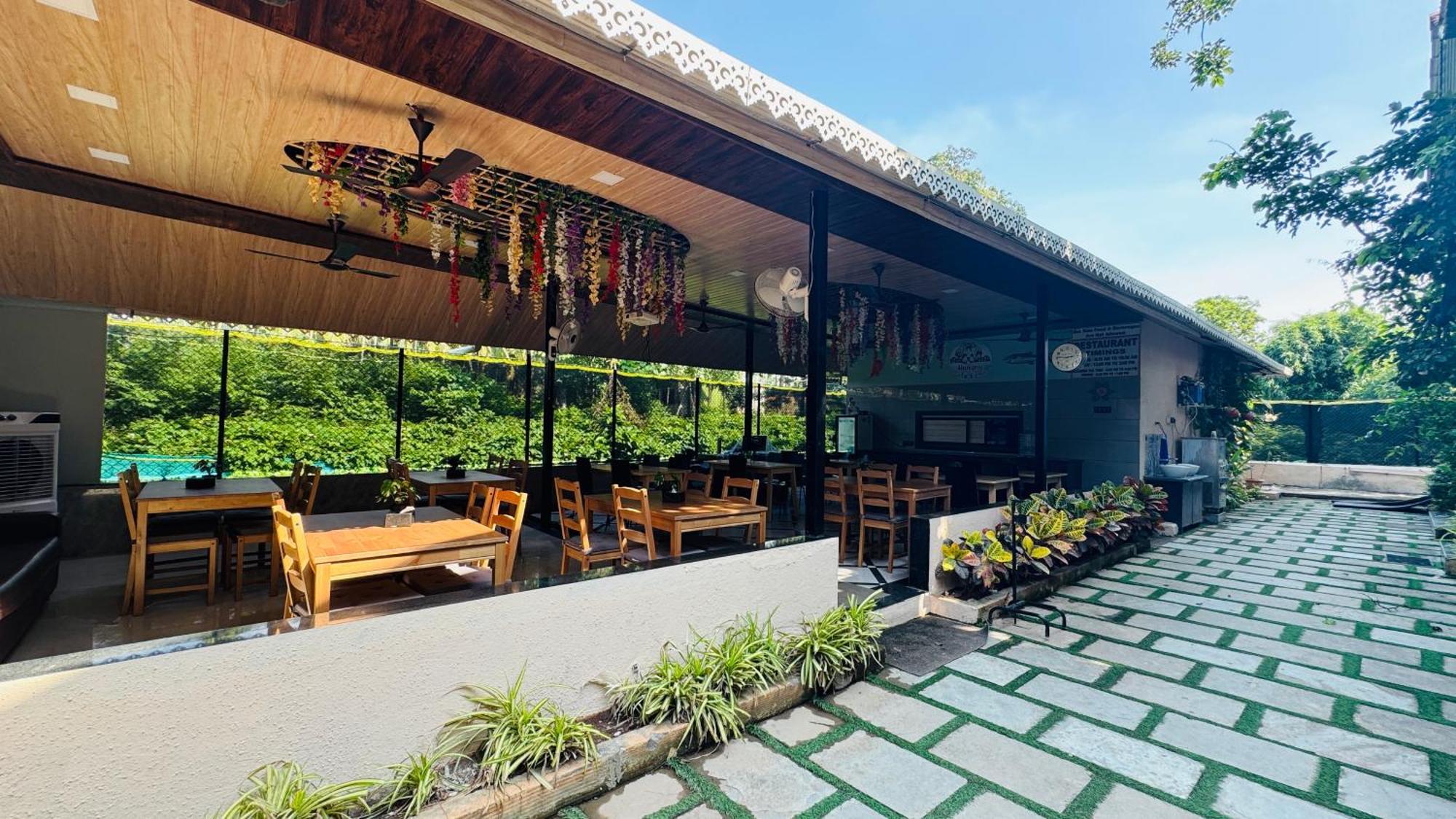 Coastal Bay Inn Alibag Bagian luar foto
