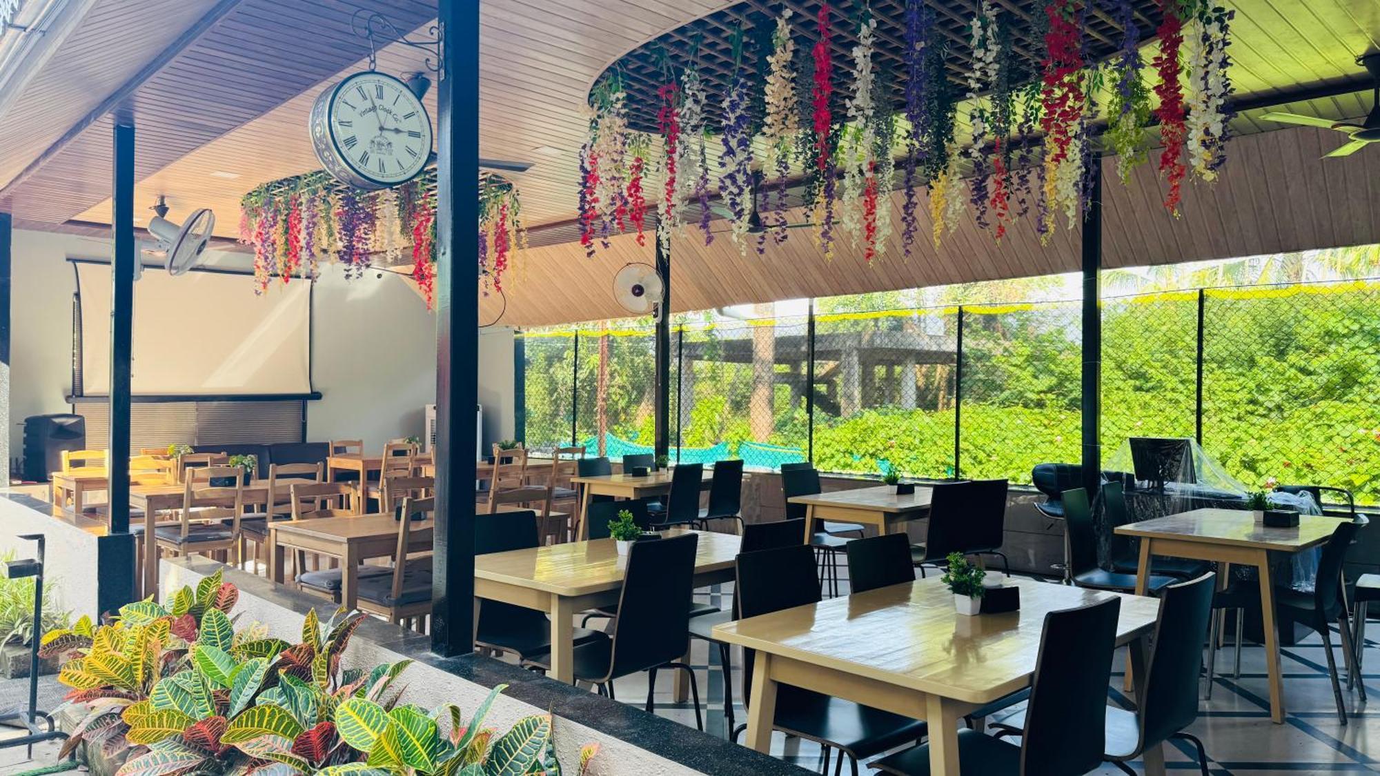 Coastal Bay Inn Alibag Bagian luar foto