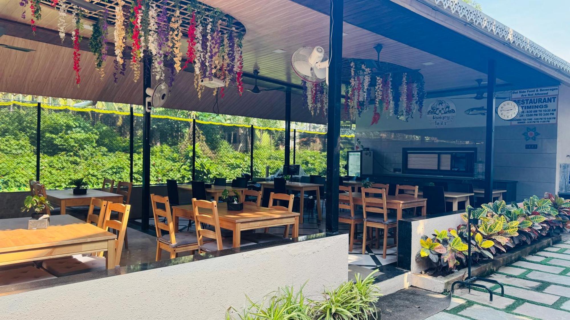 Coastal Bay Inn Alibag Bagian luar foto